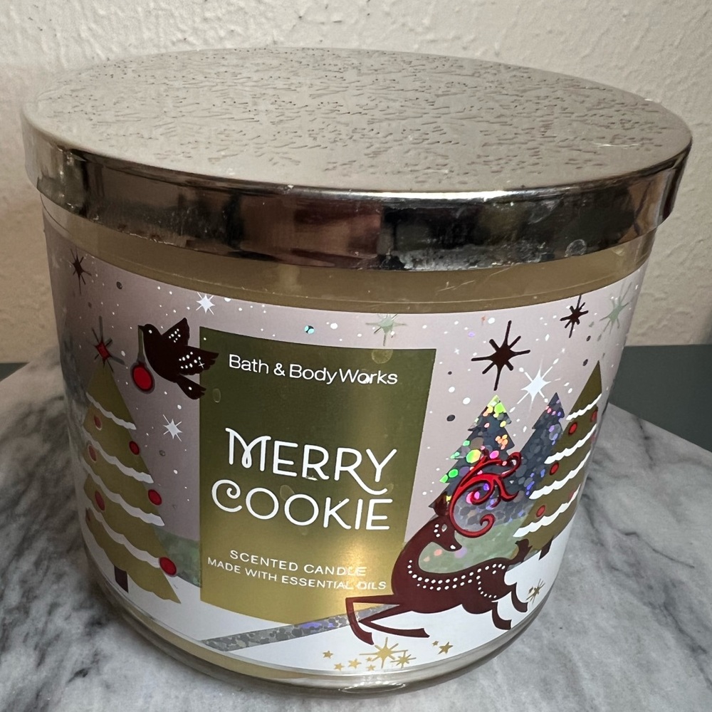 Bath & Body Works Candle in Merry Cookie